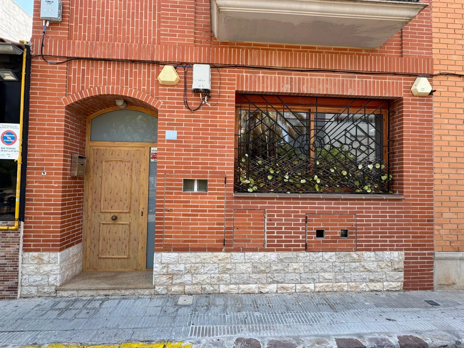Fachada de la residencia