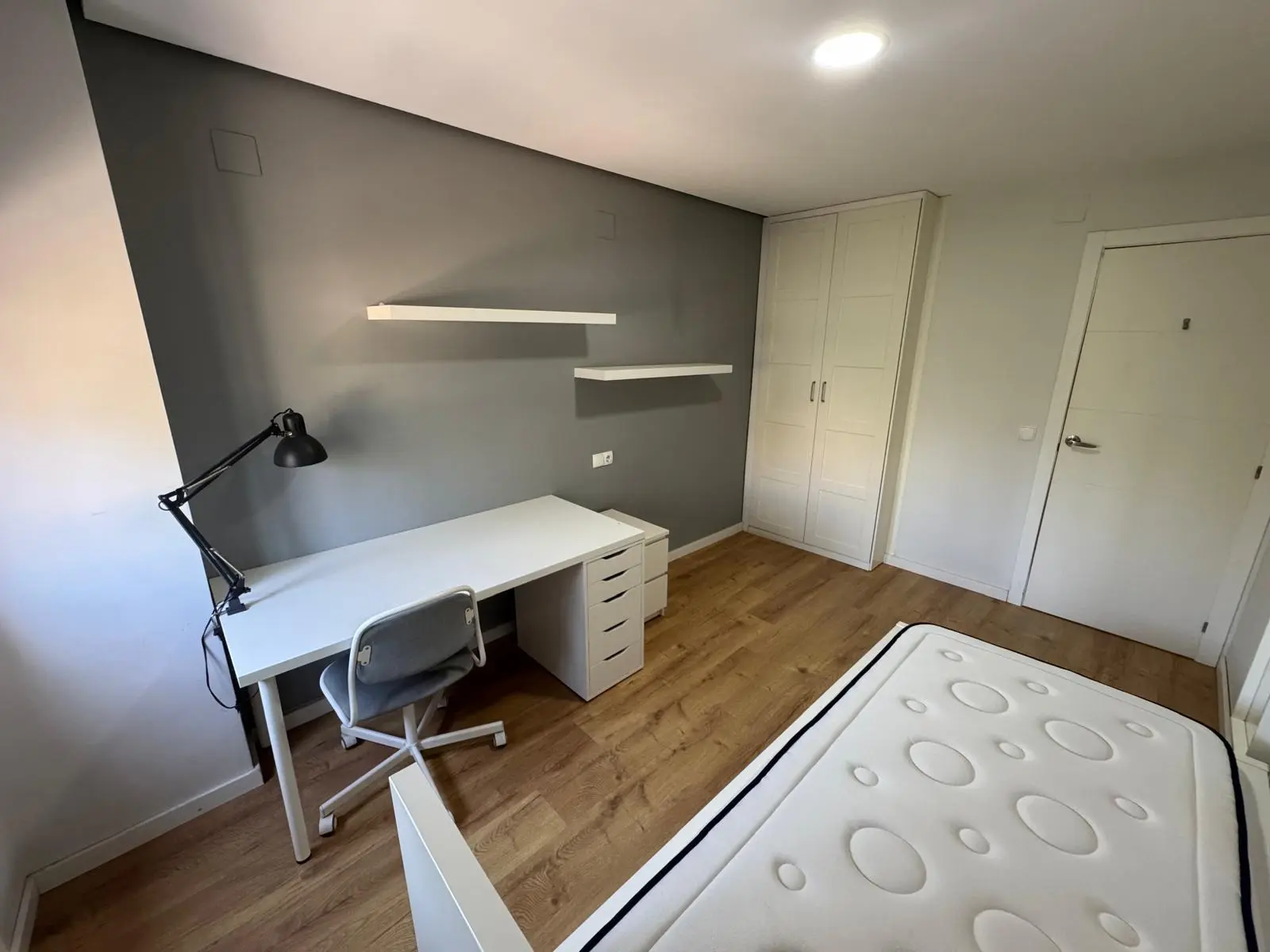 Habitación con armario